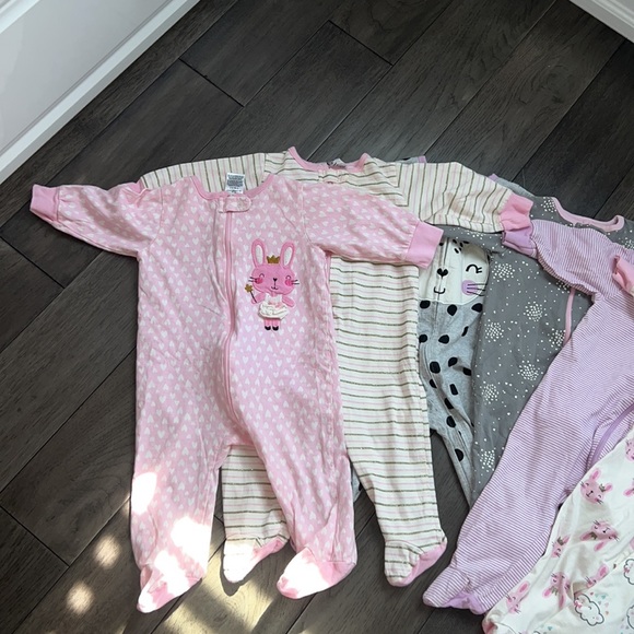 Gerber baby bundle of pajama long sleeve onesies - Picture 2 of 12